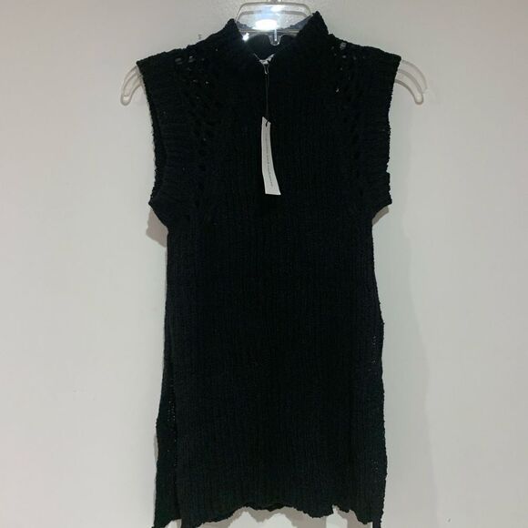 Cupcakes and Cashmere Black Top NWT - Picture 1 of 4